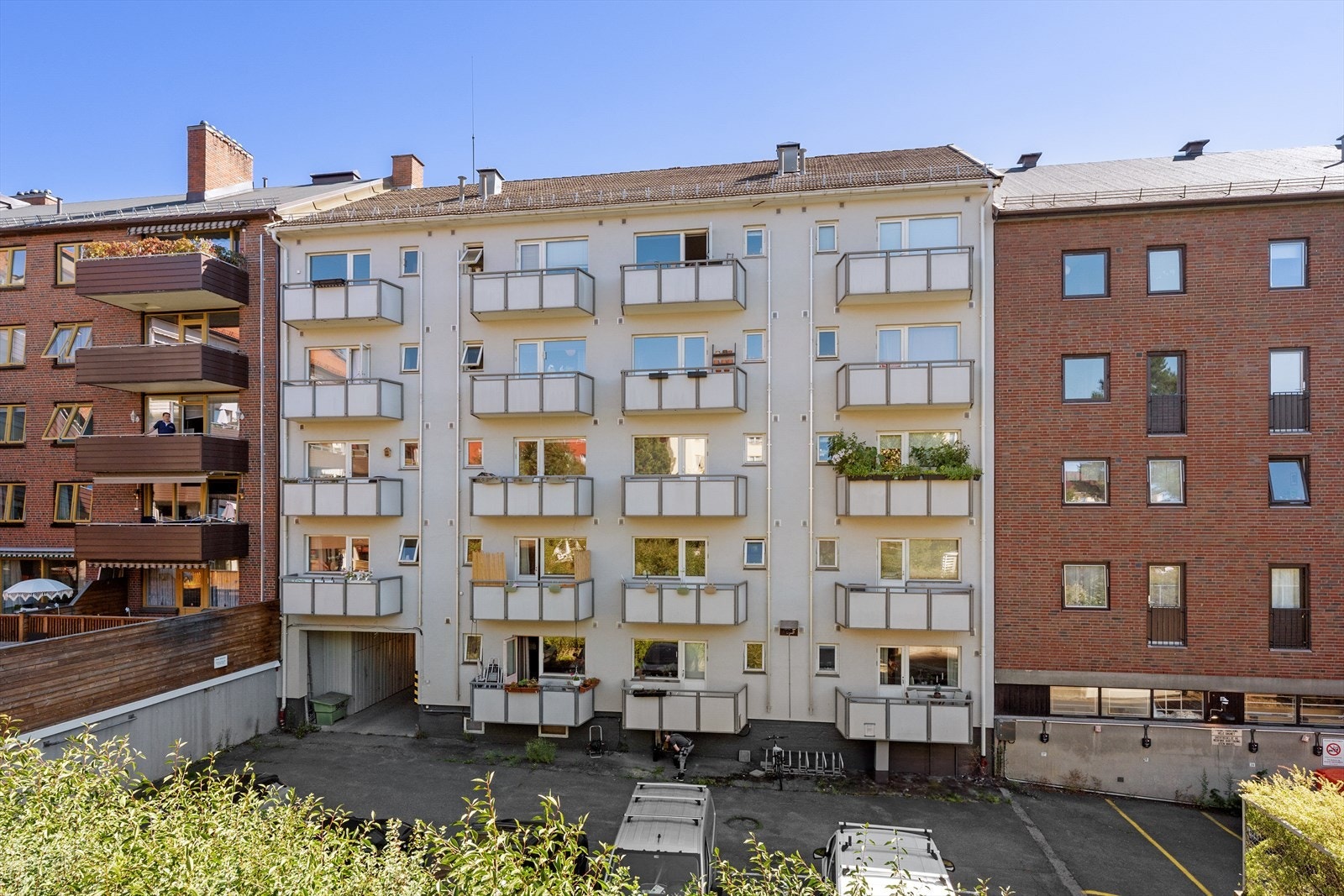 Leiligheten ligger i 1.etasje i dette bygget. Galleribilde