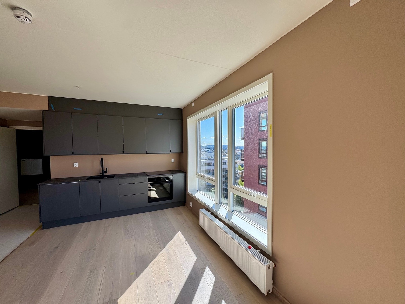 Stilrent kjøkken med integrerte hvitevarer! Galleribilde