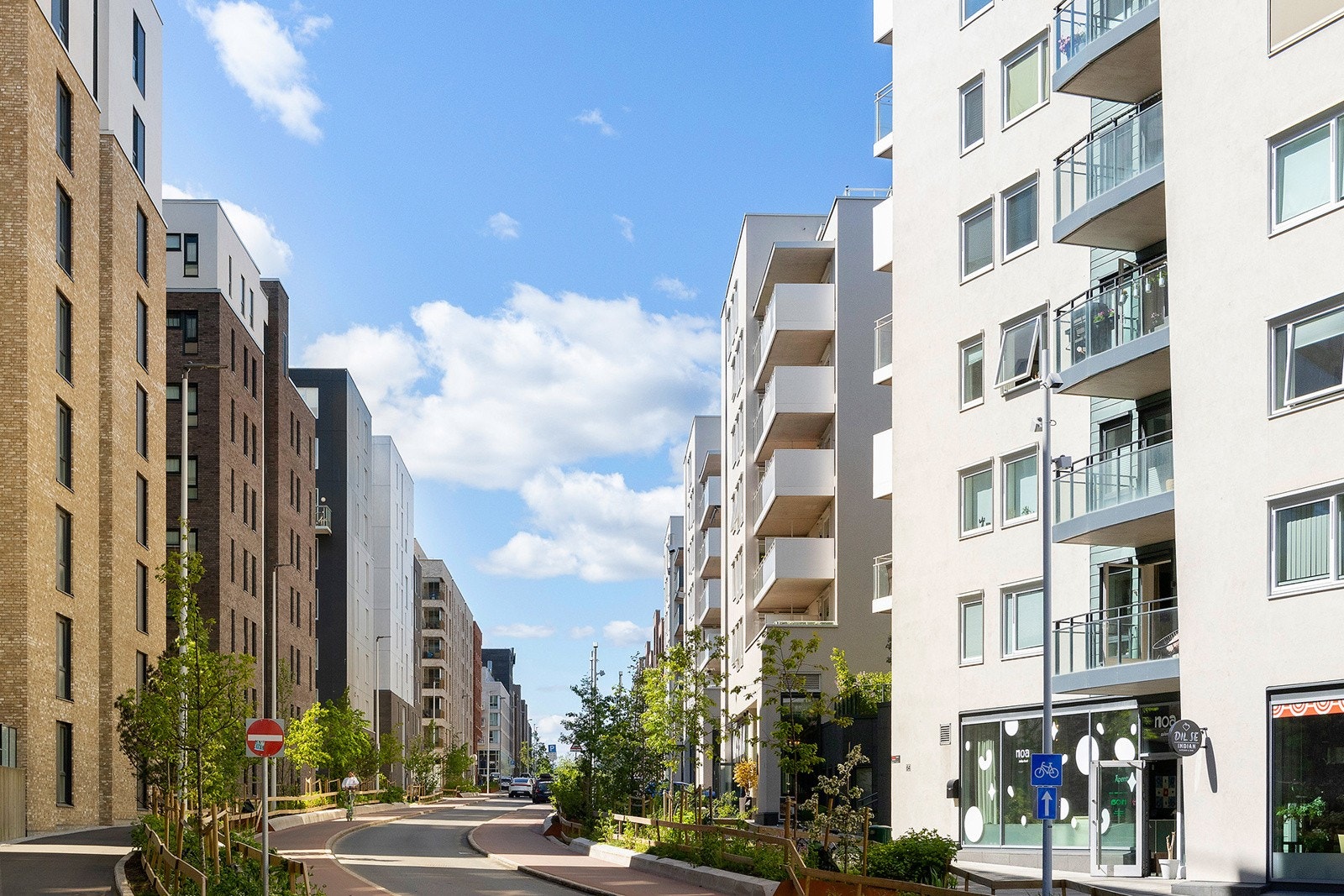 Det er busstopp kun et par minutters gange fra leiligheten, og kort vei til Løren T-banestasjon Galleribilde