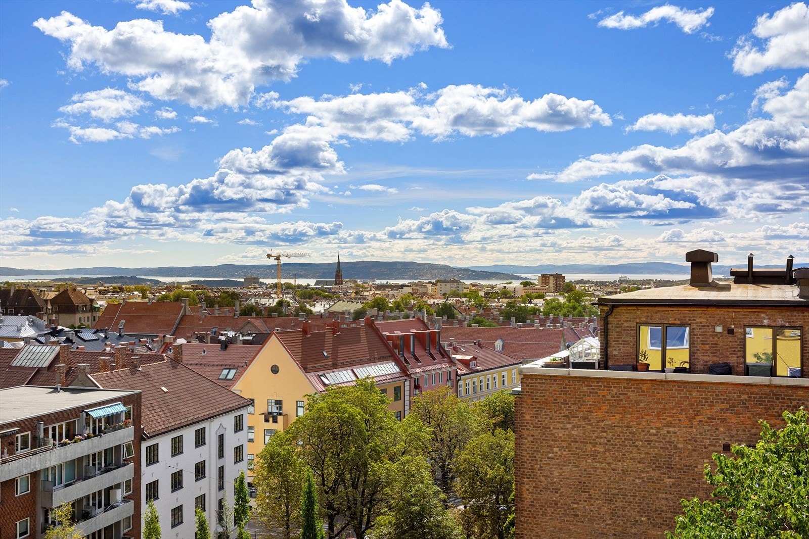 Utsikt over Oslo sentrum, helt til Nesodden! Galleribilde