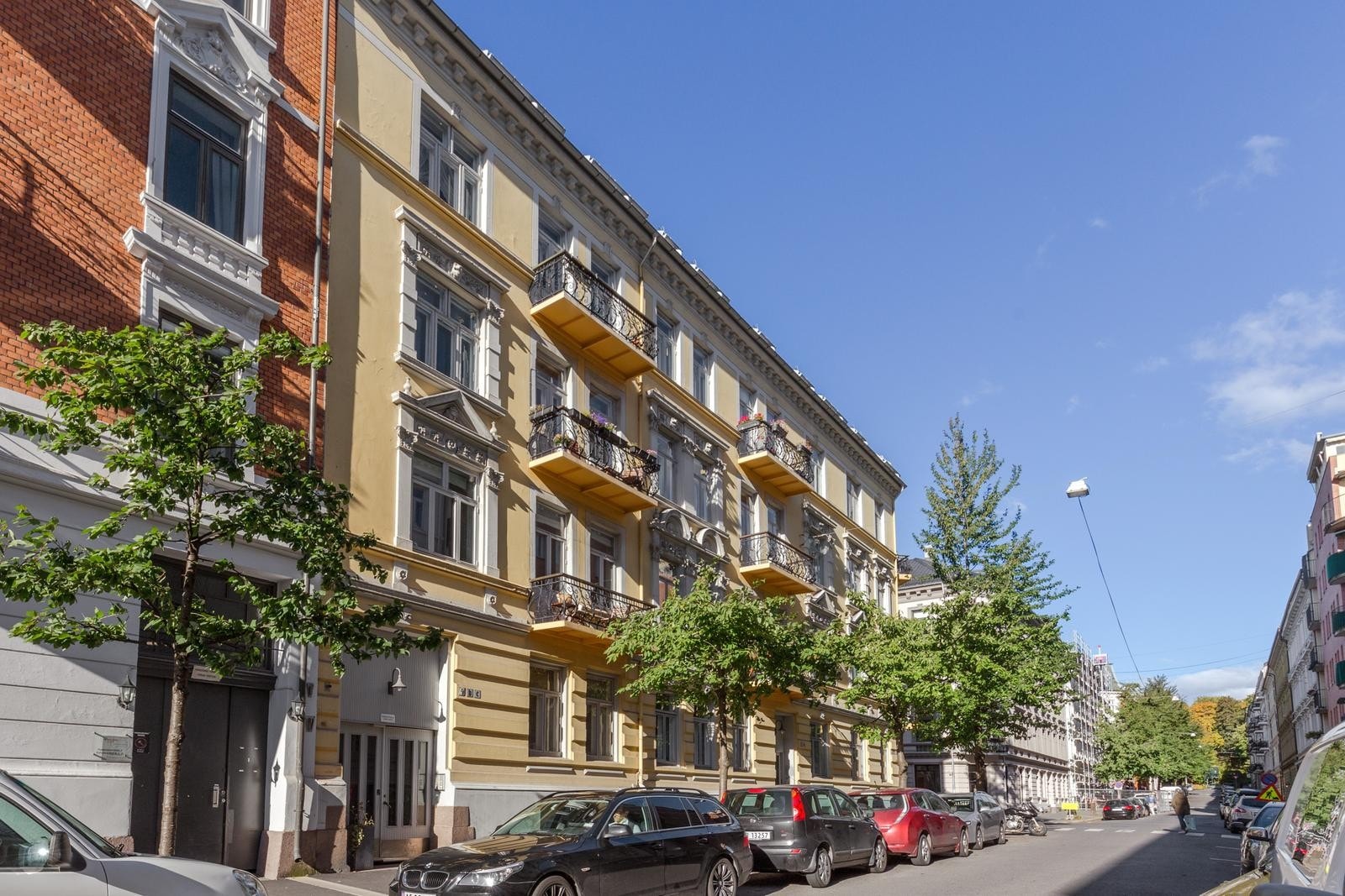 Fasade, leiligheten ligger i 5.etg og vender inn mot bakgård! Stille og rolig. Galleribilde