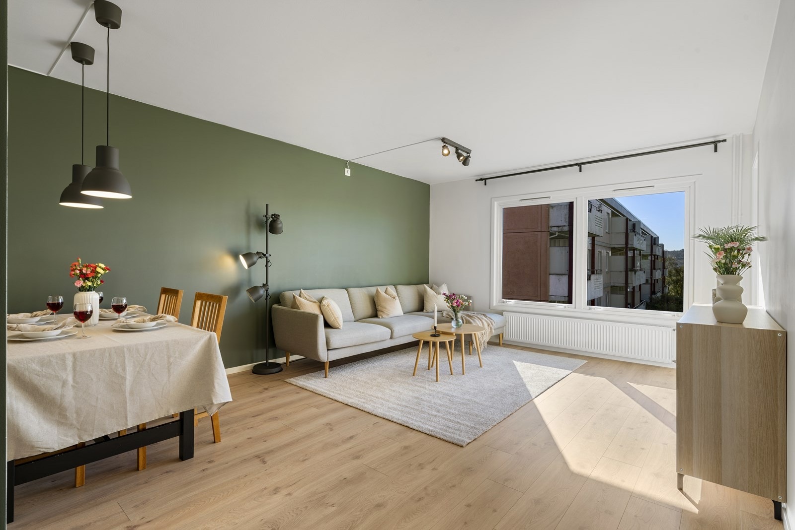 - Innvendig holder leiligheten en gjennomgående delikat standard med tidsriktige kvaliteter - Galleribilde