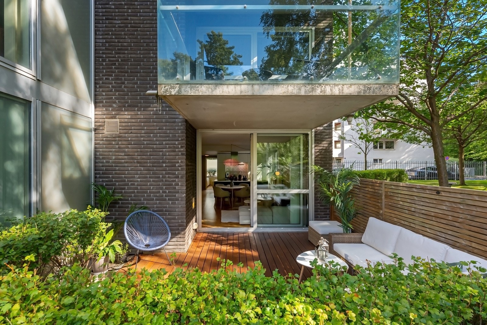 Nydelig internbeligghet på enden langs elvebredden til Akerselva - Boligen er godt skjermet for innsyn. Galleribilde