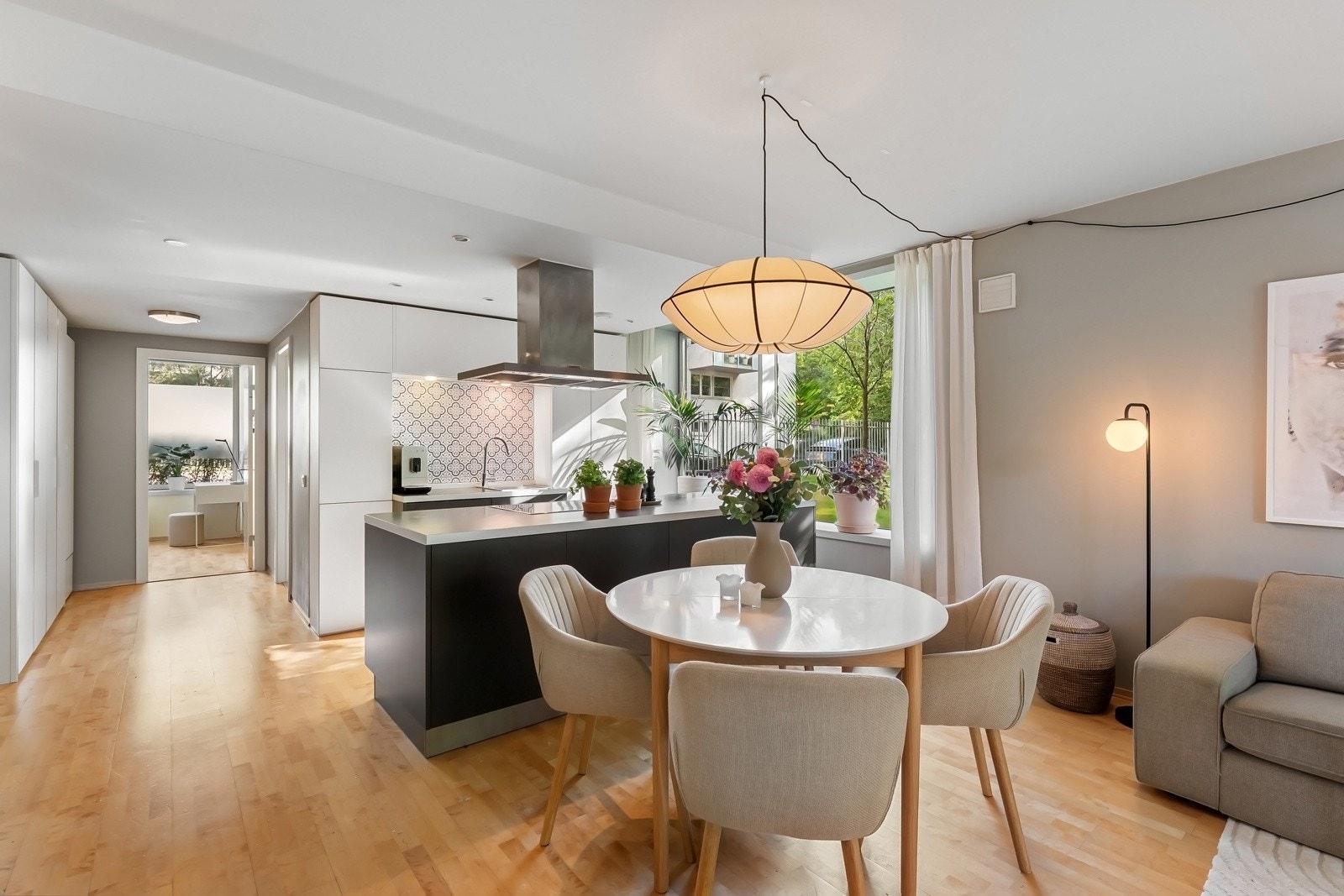 Eksklusivt kjøkken med innredning fra Poliform Varenna, levert av Expo Nova Galleribilde