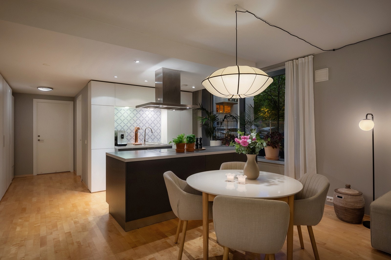 Kjøkkenet er av høy kvalitet fra Poliform Varenna, levert av Expo Nova. Galleribilde