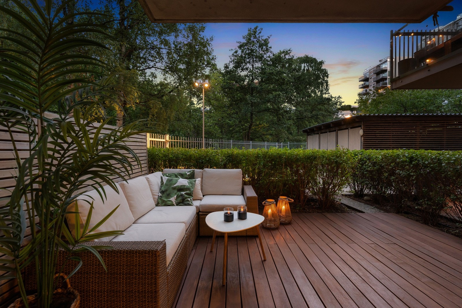 Sol fra formiddag og til kveld midtsommers - Fredfull beliggenhet langs Akerselvas elvebredd. Galleribilde