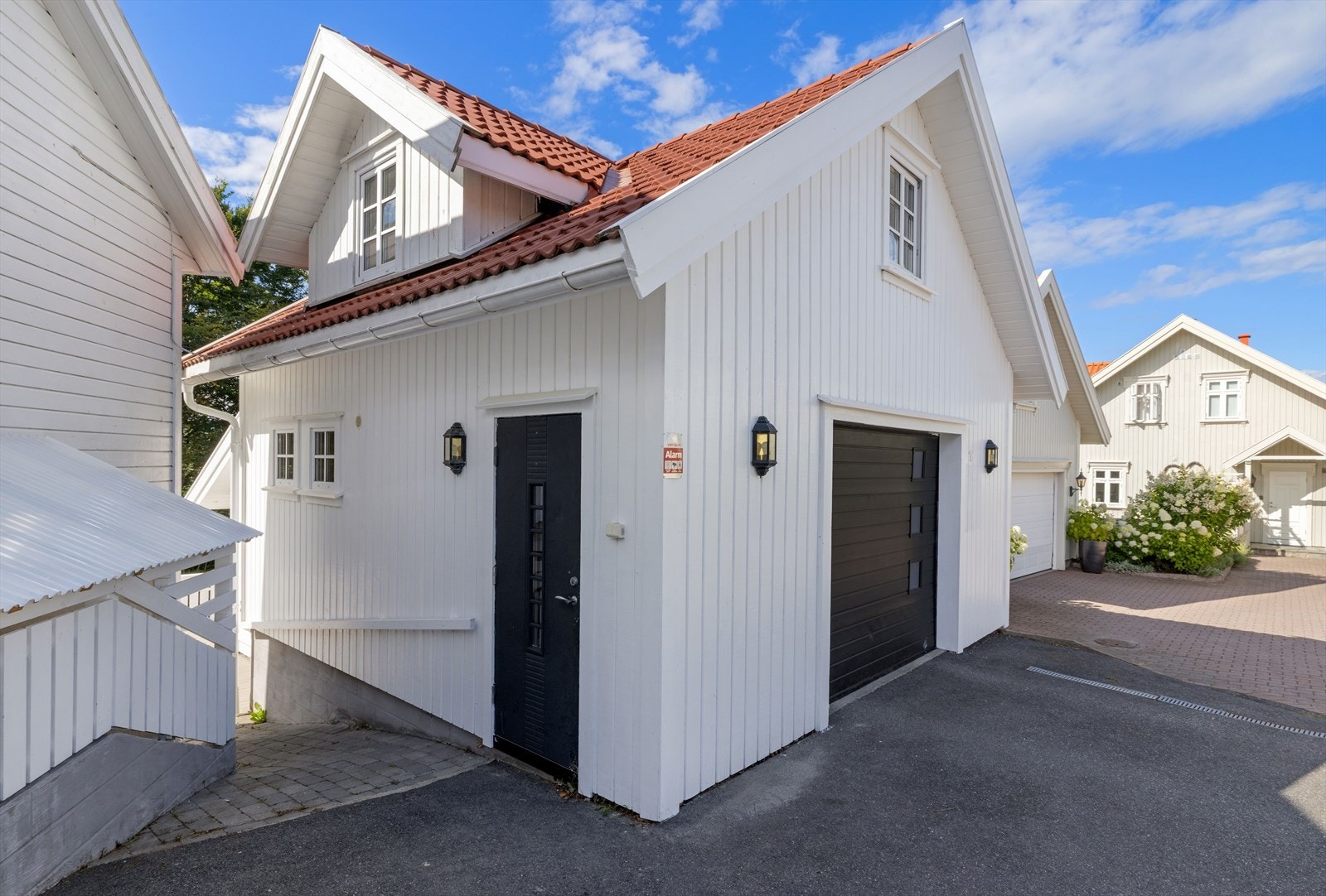 Garasje med innredet loft. Galleribilde