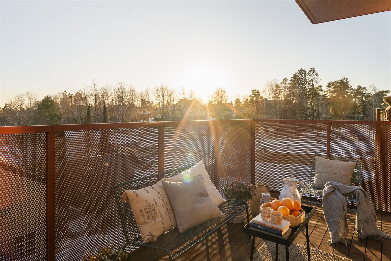 Leilighetens flotte beliggenhet mot syd i 4. etasje, sikrer gode lysforhold gjennom hele året Galleribilde