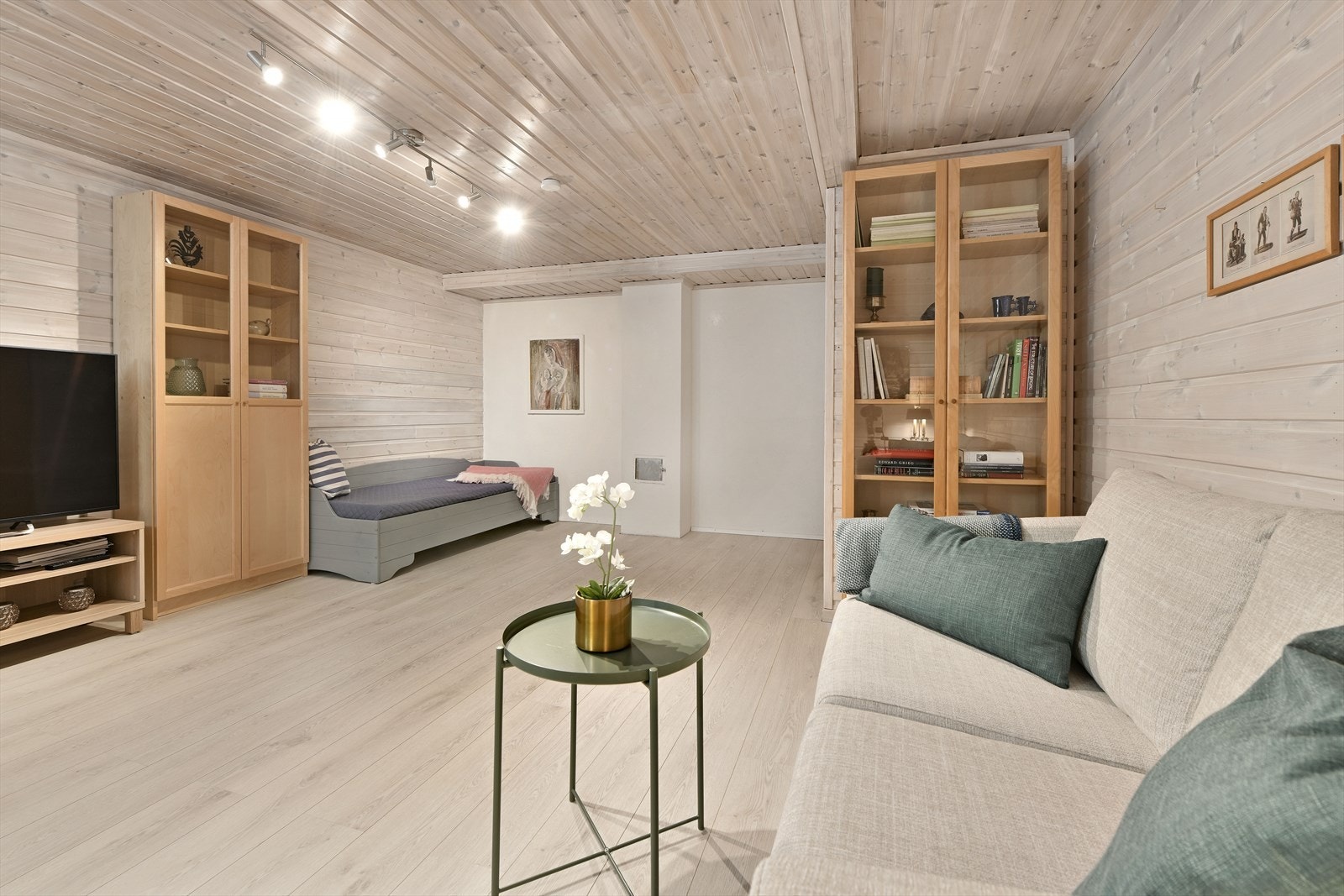 Romslig kjellerstue (ikke godkjent for varig opphold) Galleribilde