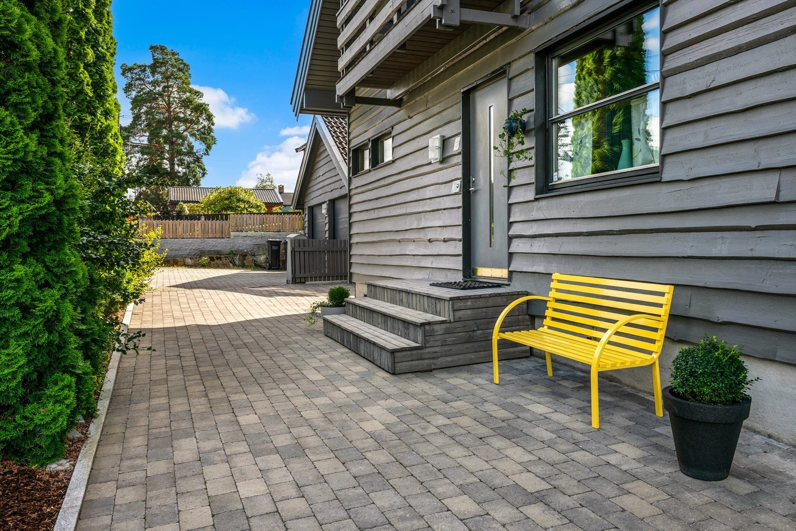 Solrik og skjermet enebolig fra 1988 - Egen inngang til kjeller Galleribilde