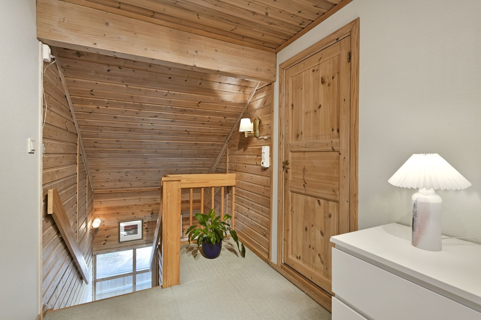 Trapp opp til hall i 2. etasje Galleribilde