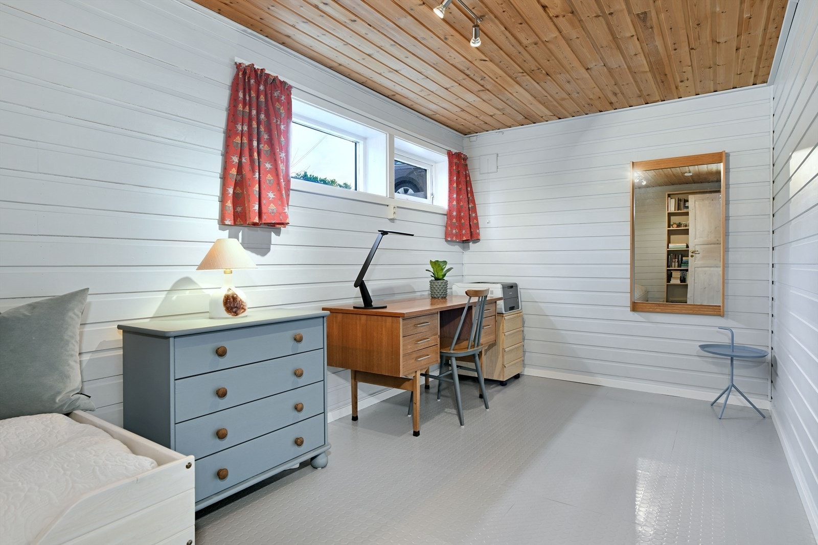 Kontor/hobby i underetasje (ikke godkjent for varig opphold) Galleribilde