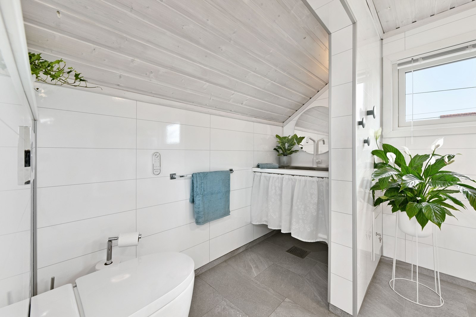 Geberit toalett med vask og tørk funksjon Galleribilde