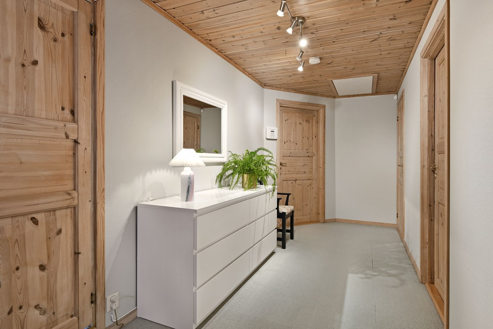 Hall i 2. etasje med luke til kaldloft Galleribilde