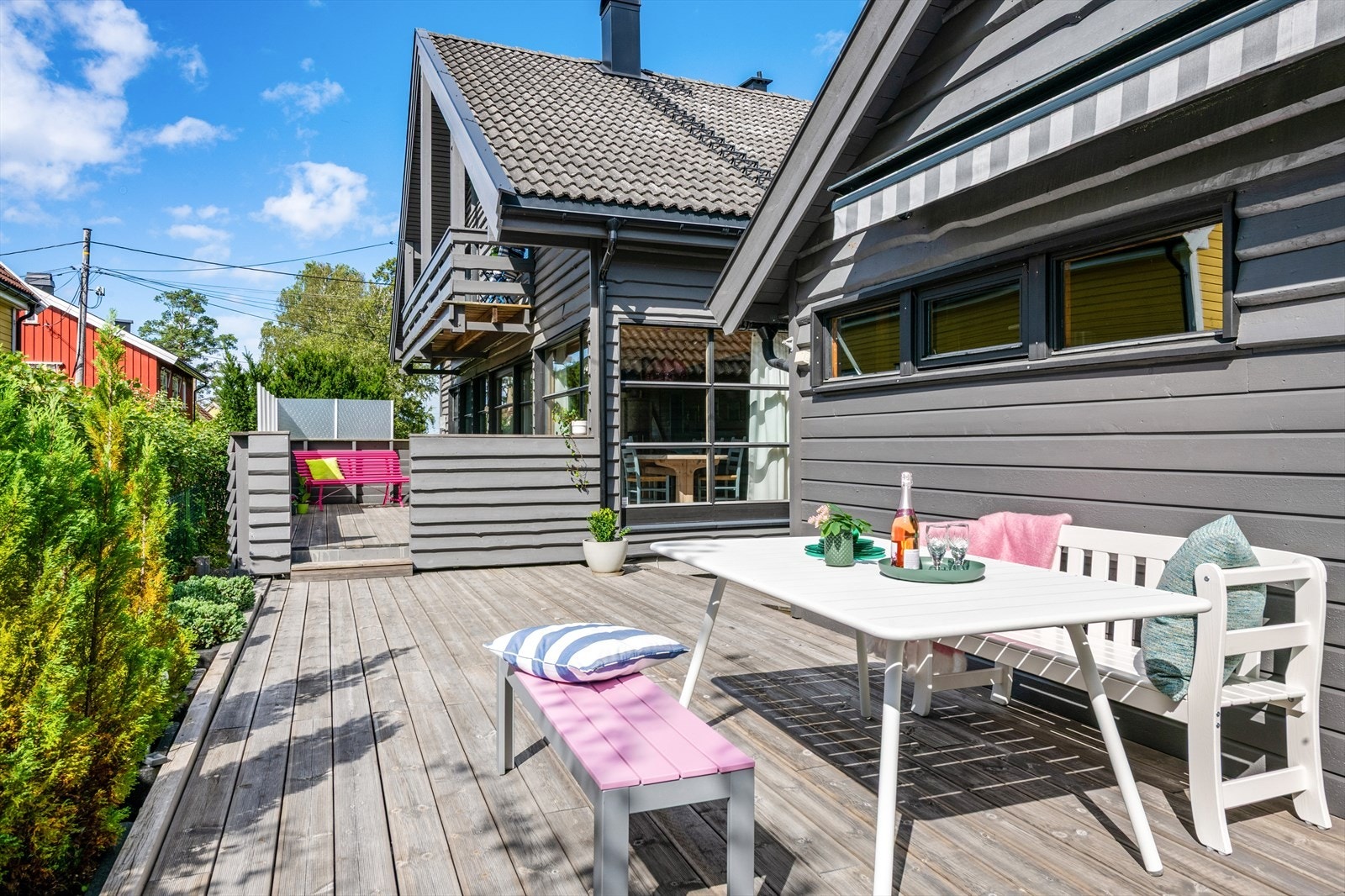 Boligen har store og flotte terrasser som vender mot vest og sør Galleribilde