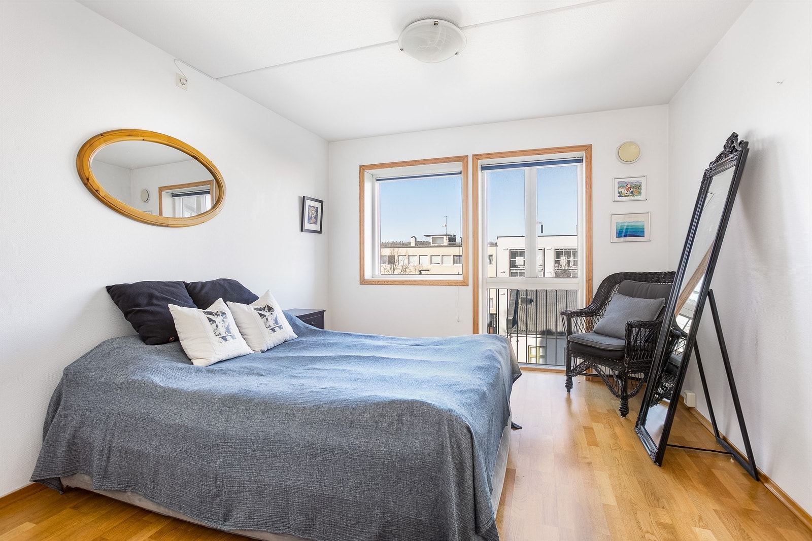 Leilighetens to soverom er begge av gode størrelser til sine formål, hovedsoverommet på over 12 kvm. Galleribilde