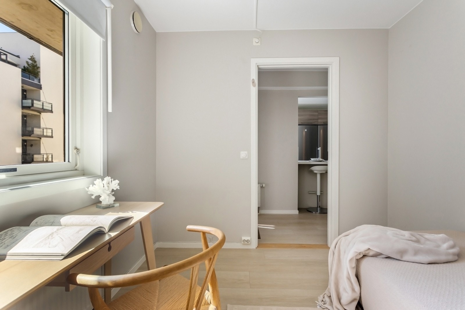 Her får dere plass til seng, garderobe, skrivepult og det en måtte ønske. Galleribilde