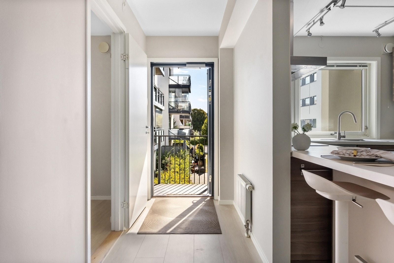 Velkommen hjem! Lys og trivelig entré. Galleribilde