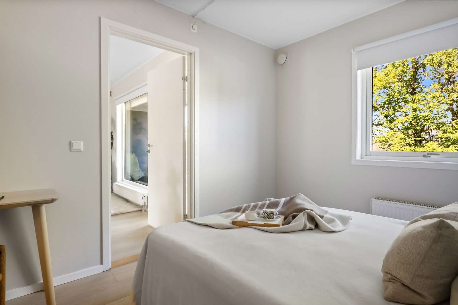 Nymalte overflater og en behagelig fargepalett. Galleribilde