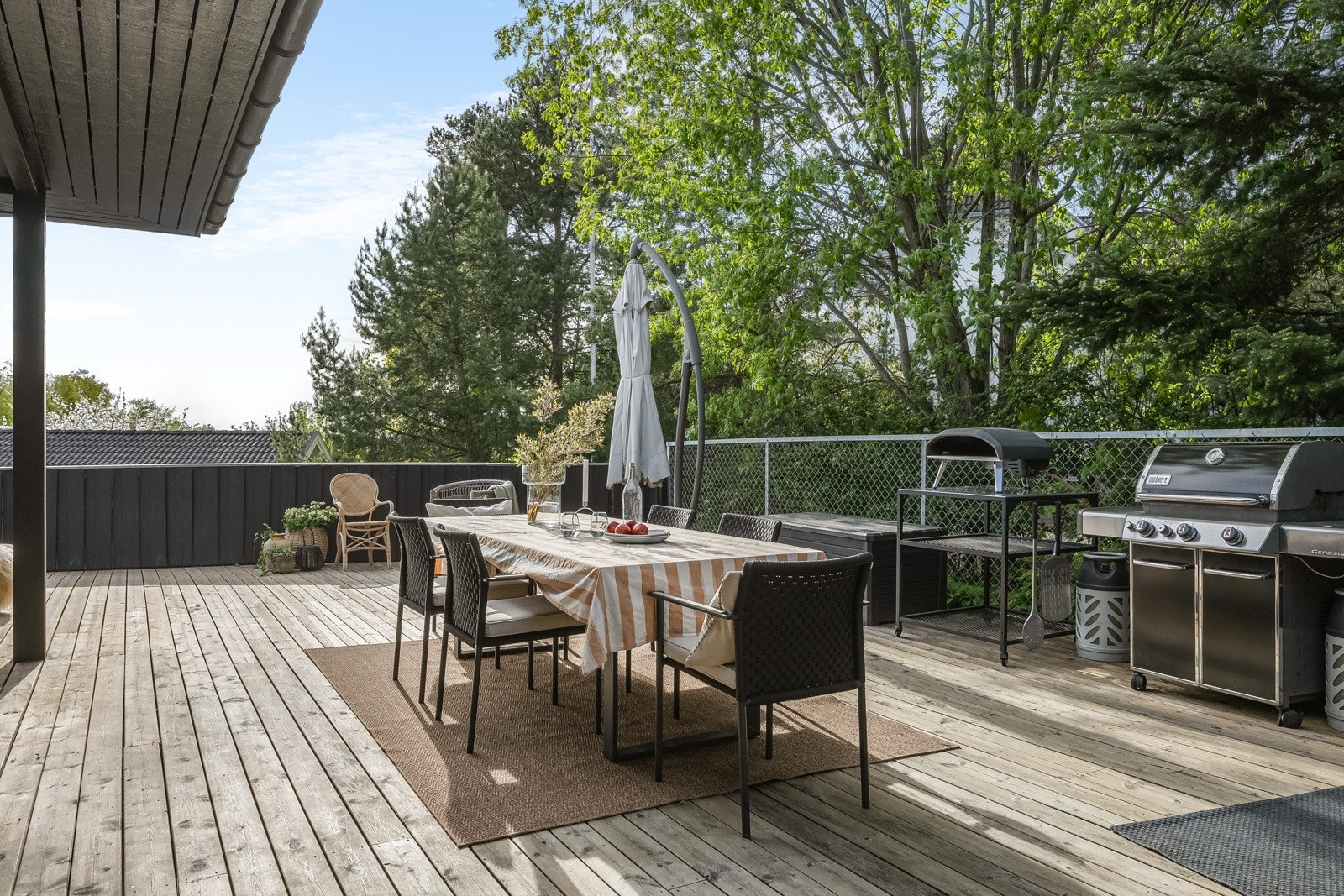 Her kan du nyte solen både sommer som vinter, det er også sen kveldssol på sommeren. Galleribilde