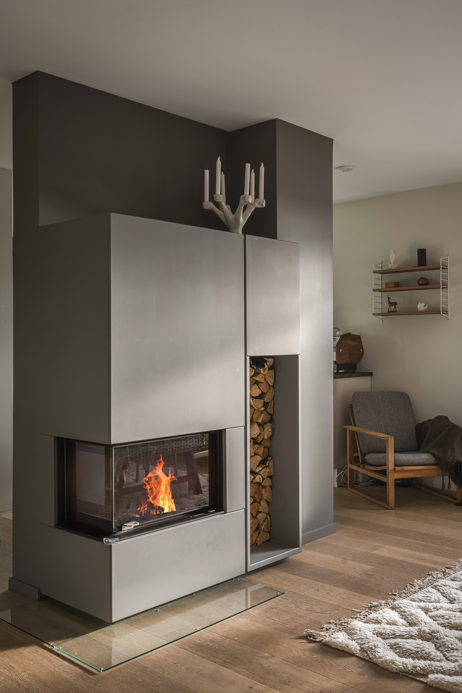 Den stilige peisinnsatsen i stuen er fra Nordpeis, og er montert i 2019. Galleribilde