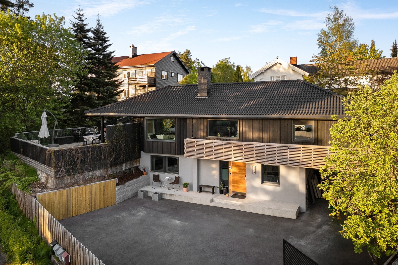 Velkommen til Nordstrandveien 60, en tiltalende og meget innholdsrik enebolig! Galleribilde