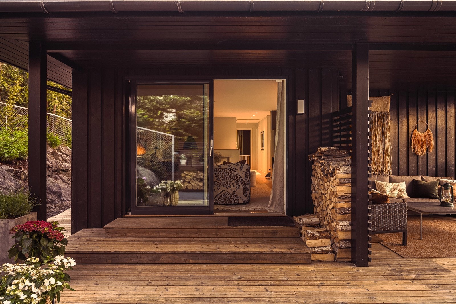 Inngang til stuen fra terrassen. Galleribilde