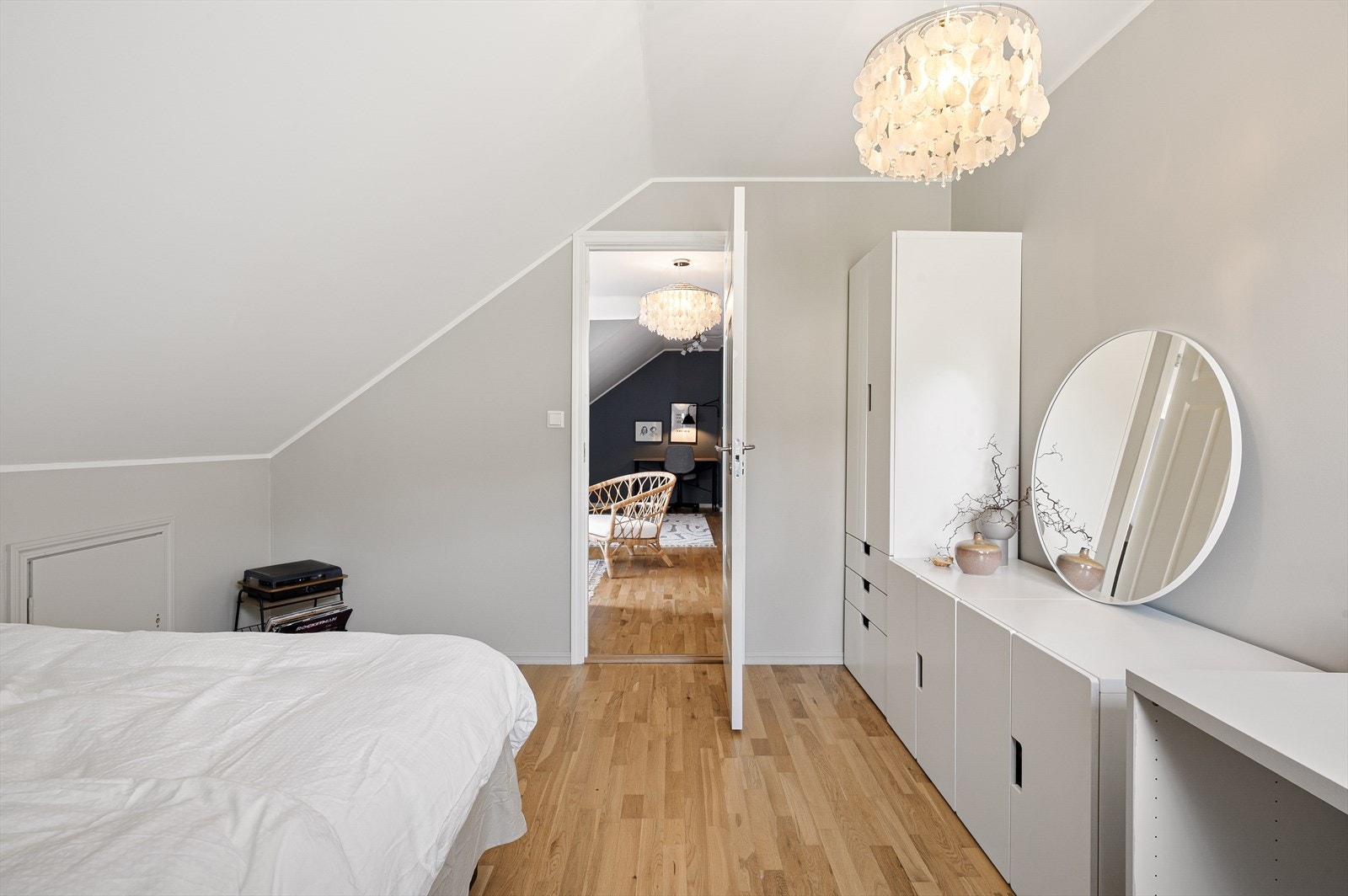 Rommet er malt i behagelig farger. Galleribilde