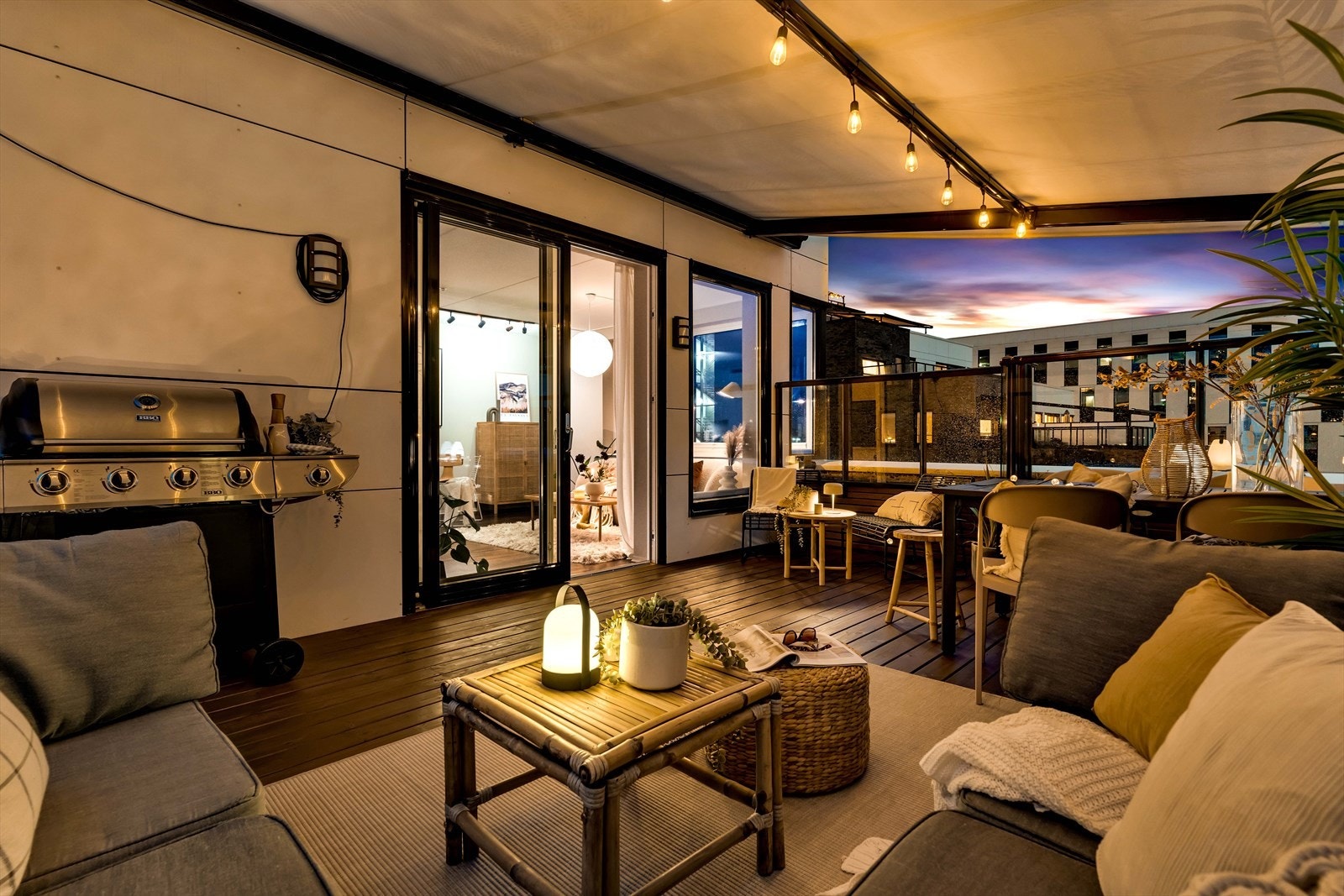 Kveldsstemning. Her kan du nyte late og lange sommerdager utendørs. Galleribilde