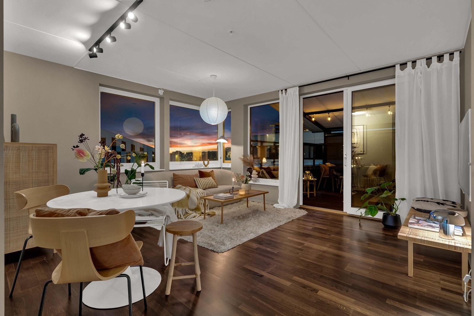 Kveldsstemning. Galleribilde