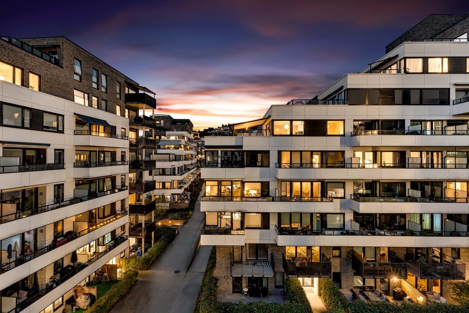 I Kværnerbyen bor du tilbaketrukket i rolige og grønne omgivelser, og med god bussforbindelser i umiddelbar nærhet som tar deg ned til Oslo sentrum på kun få minutter. Galleribilde