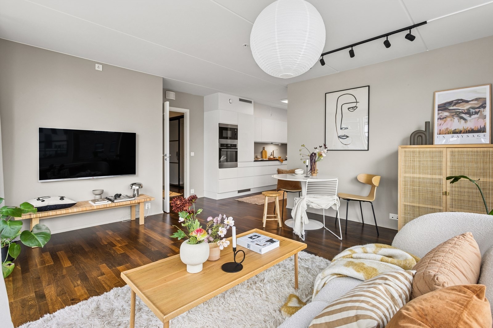 A konto varmtvann og fyring er inkludert i felleskostnadene. Galleribilde