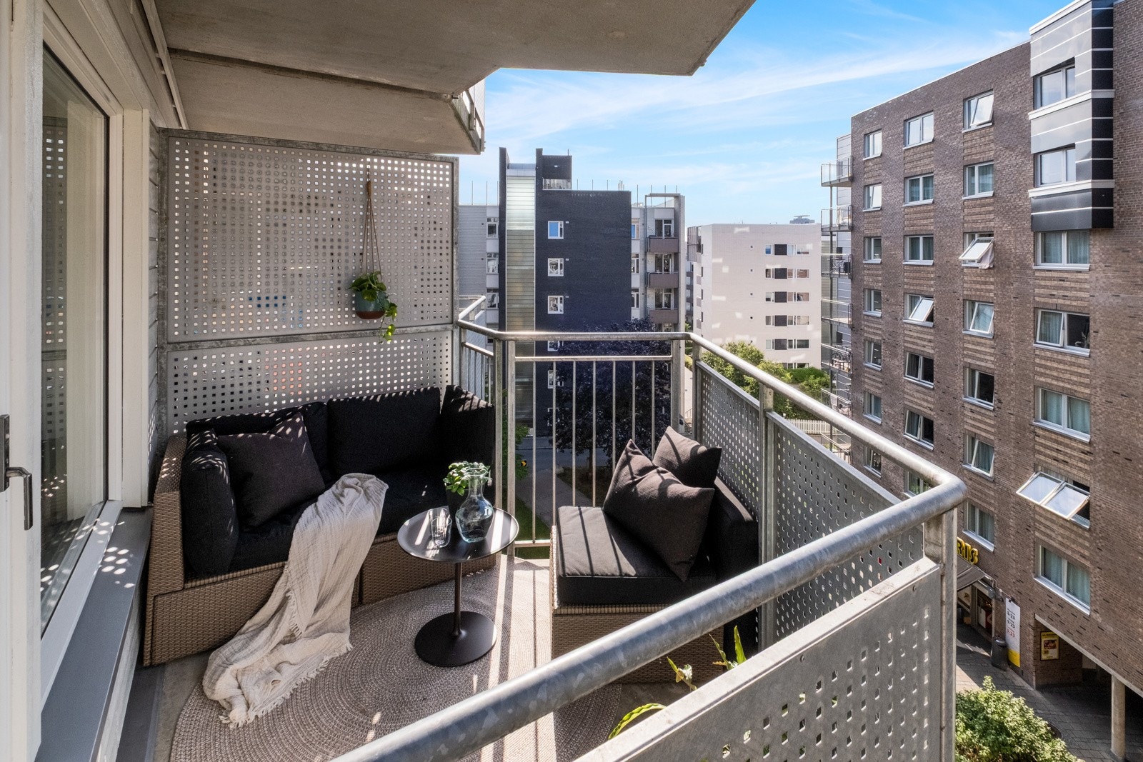 Utenfor stuen er det en balkong på ca. 5 kvm. Galleribilde
