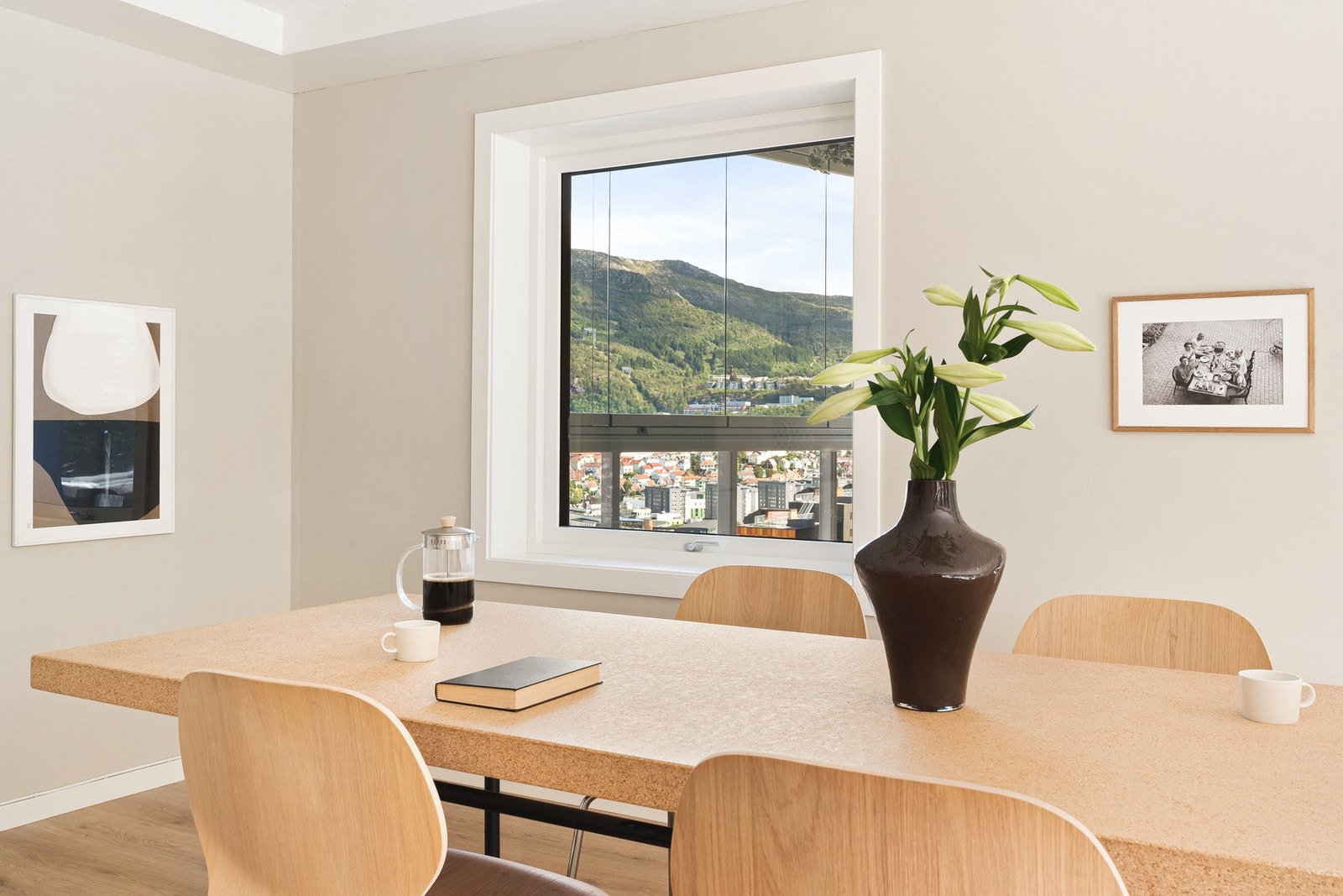 Flott utsikt fra stuevindu. Galleribilde