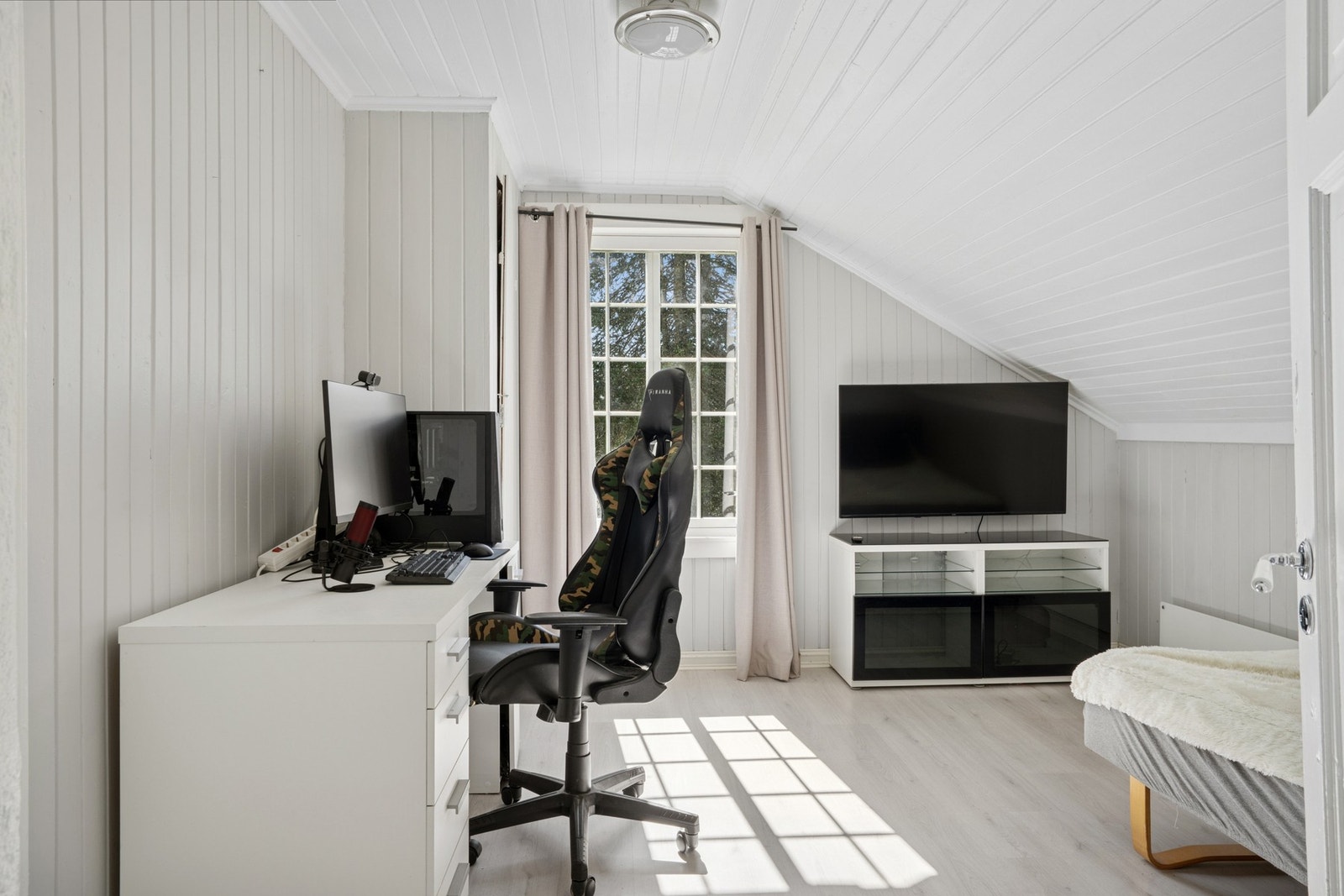 Soverommene er malt i lyse farger som gjør det enkelt å innrede etter eget ønske! Galleribilde