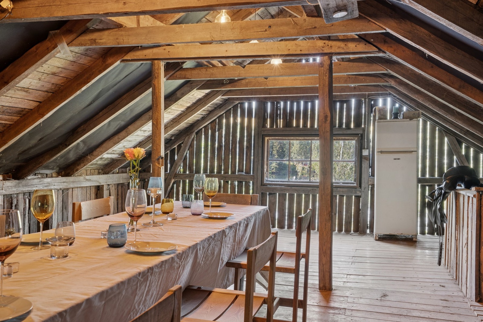 Over stallen får et festlokale, som passer perfekt for den årlige sommerfesten! Galleribilde