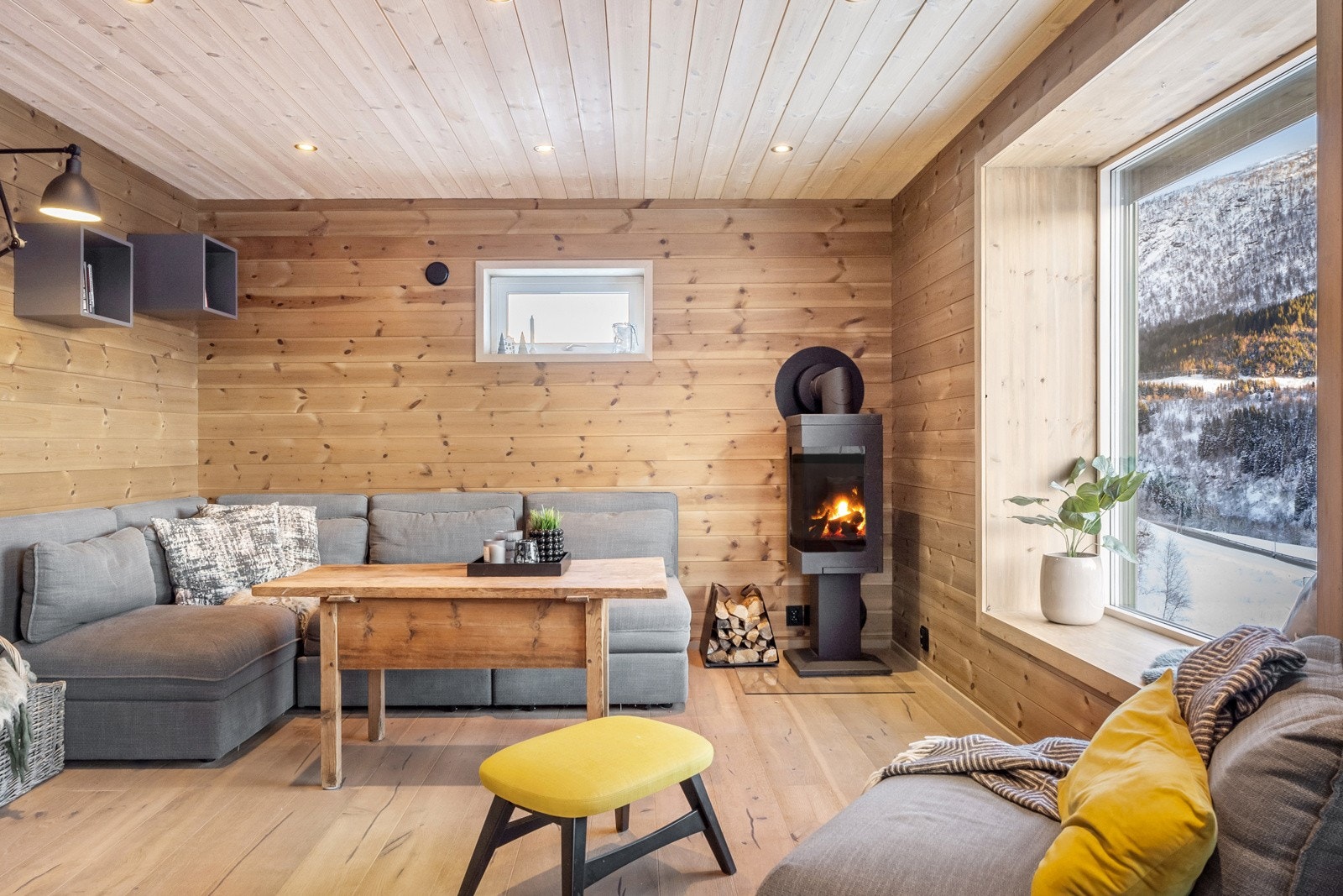 Herfra har man samme fine utsikt gjennom romslig vindu. Galleribilde