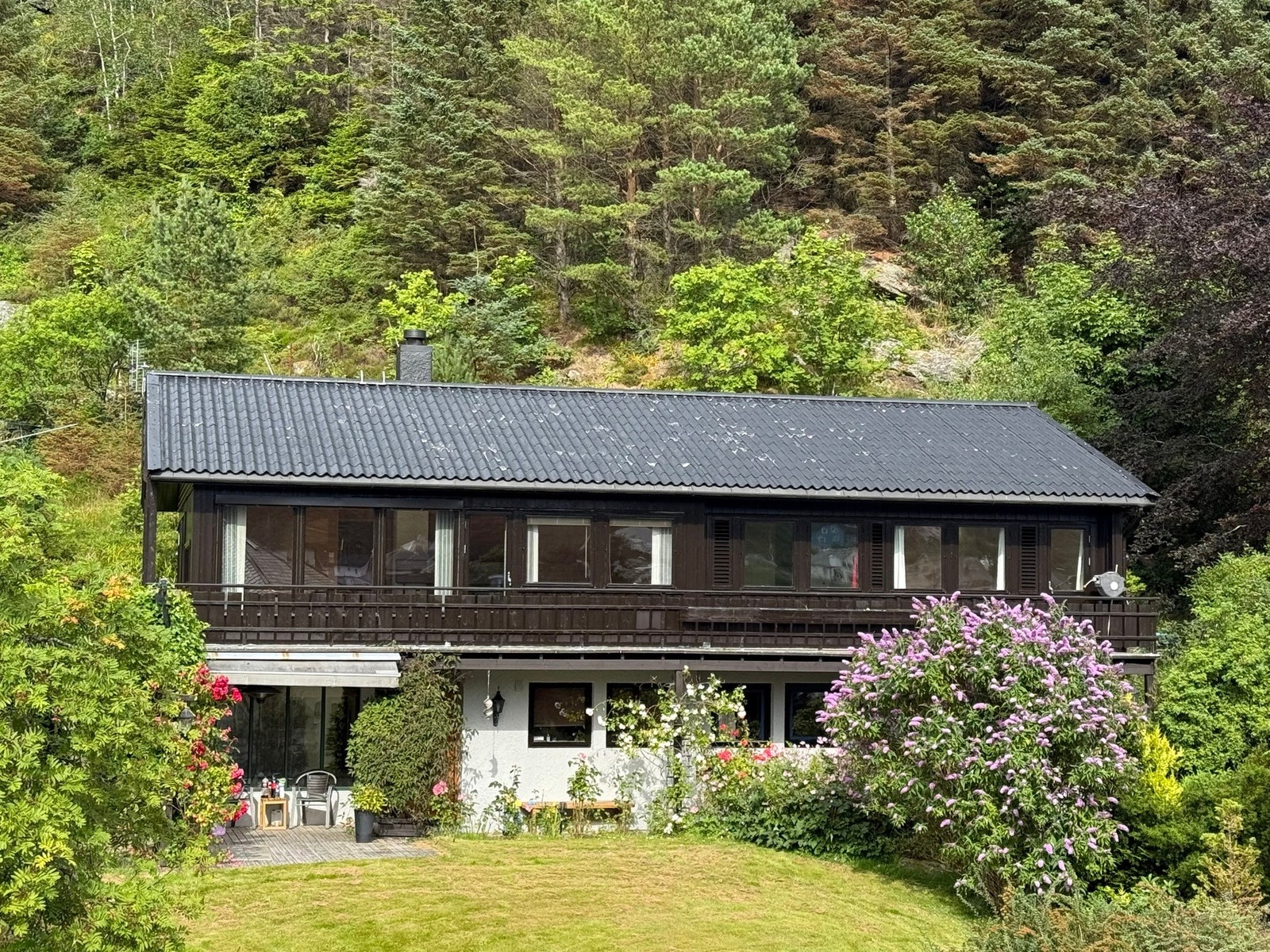 EiendomsMegler 1 v/ Gabrielle Moen Remøy har gleden av å presentere Nørvågvegen 52! Galleribilde