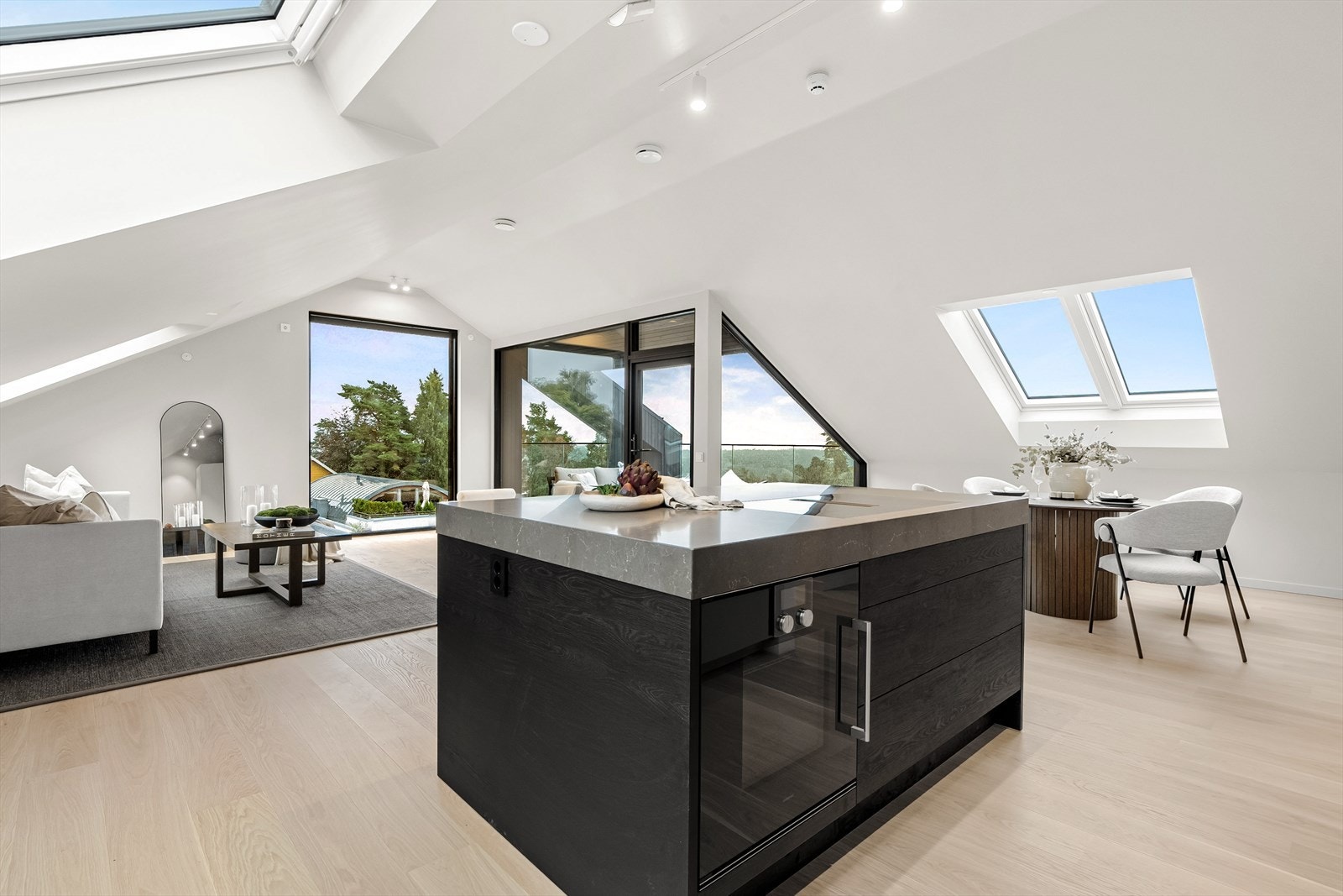 Kjøkkenøya byr på funksjonalitet og sosiale stunder Galleribilde