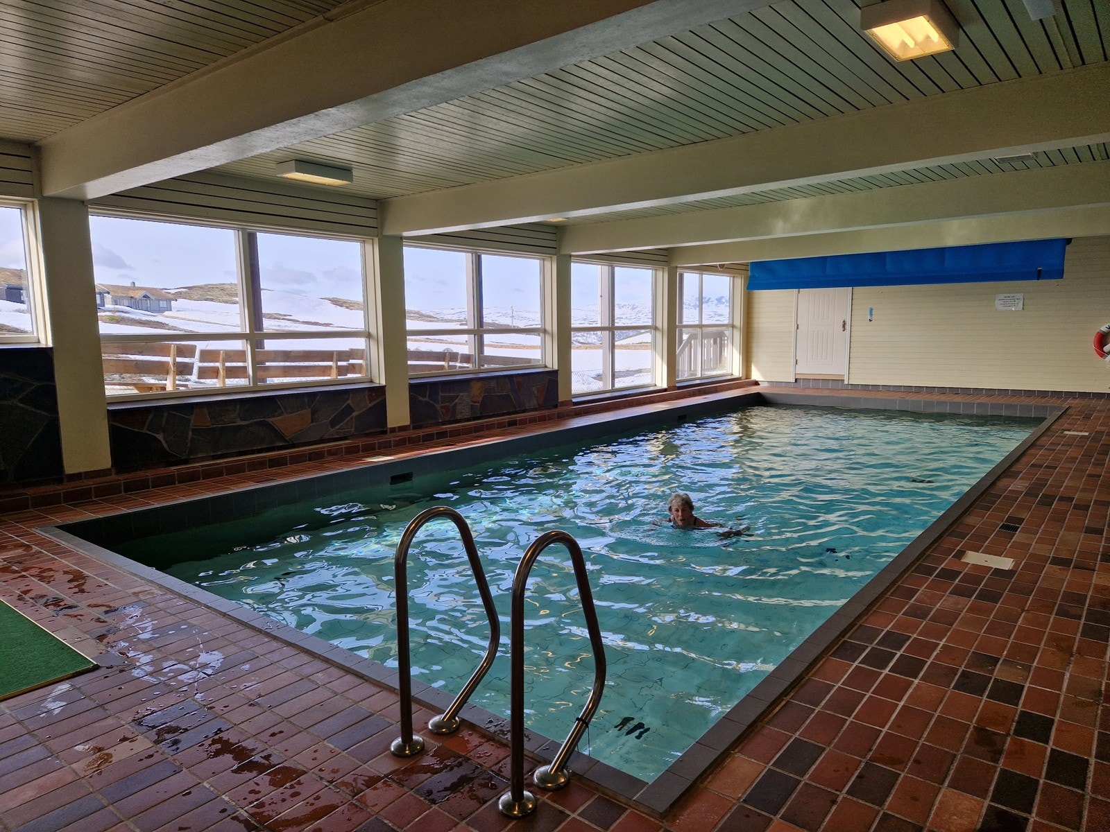 Sameiet har flotte fellesfasiliteter som svømmebasseng og badstue Galleribilde