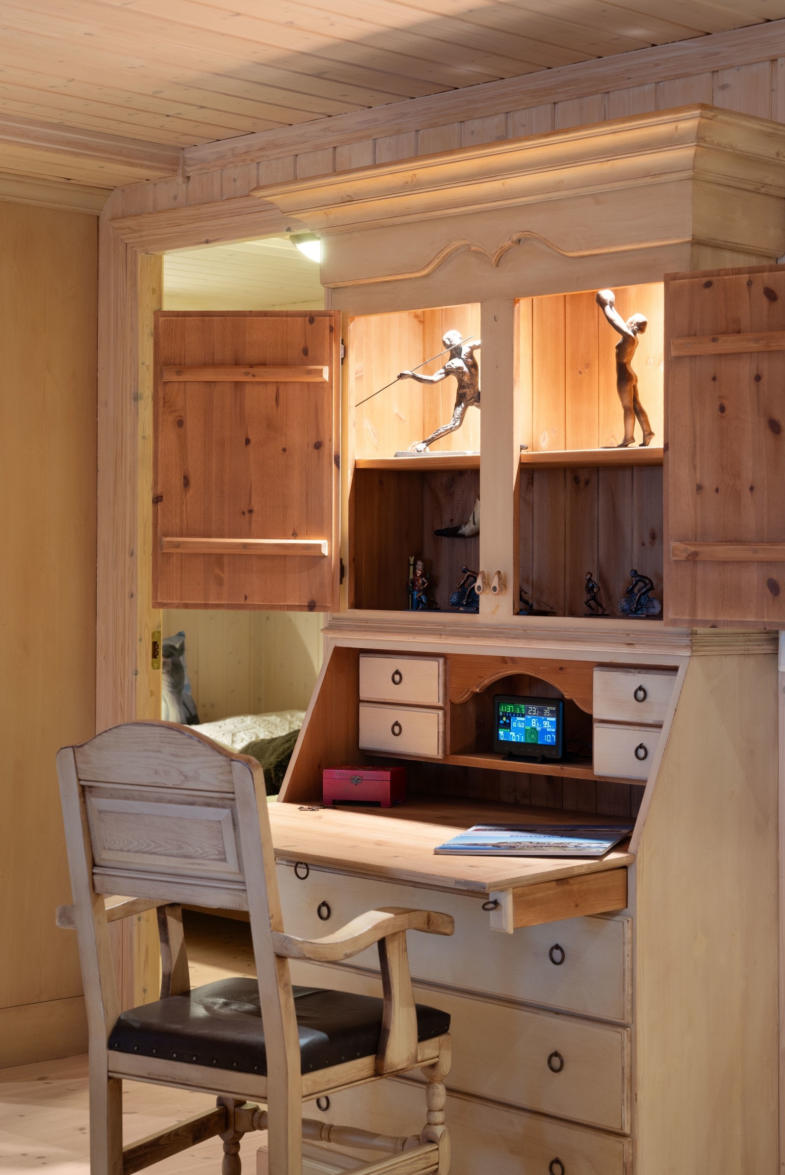 I stuen er det også god plass til en arbeidstasjon. Galleribilde