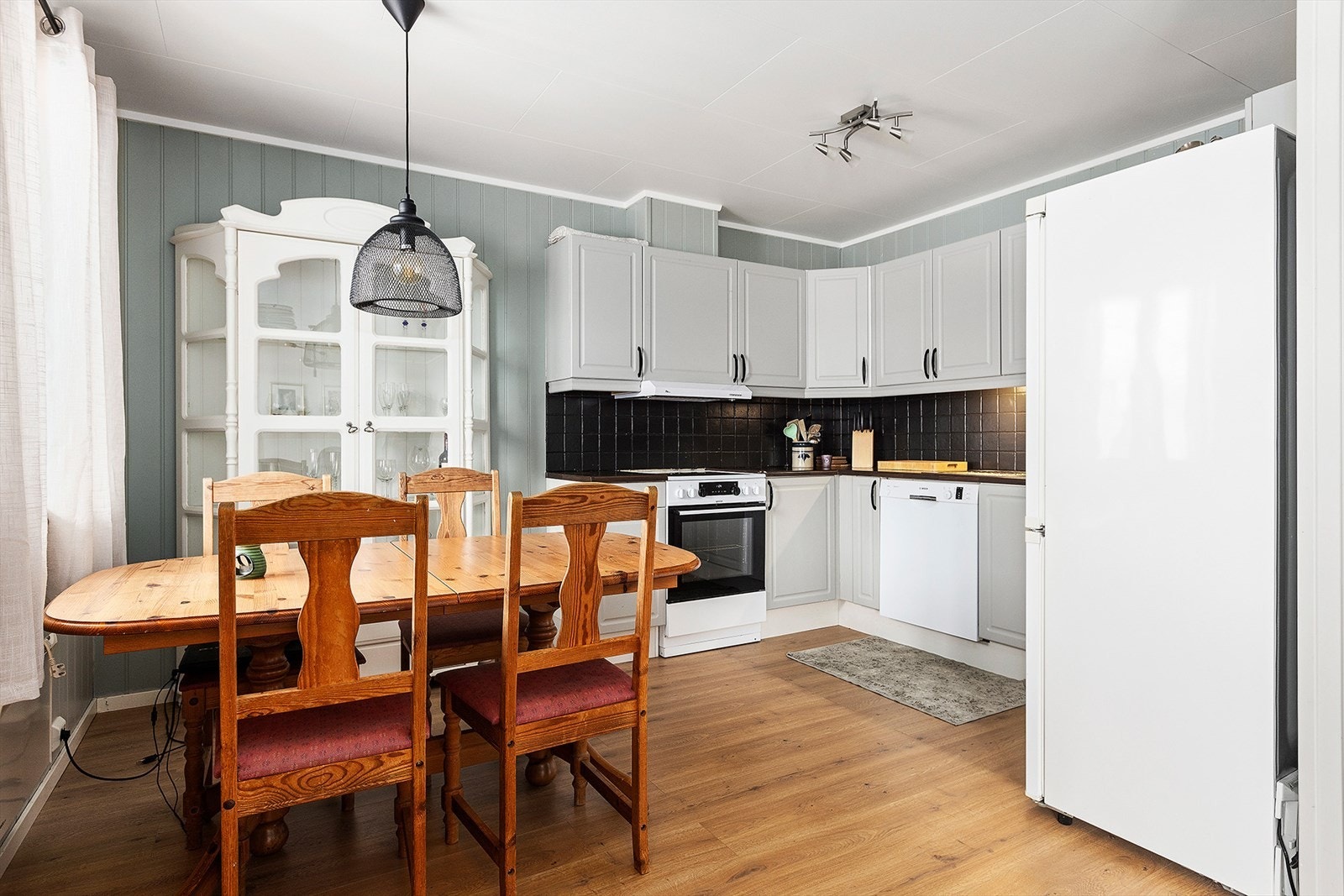 Plass for spisebord på kjøkkenet Galleribilde