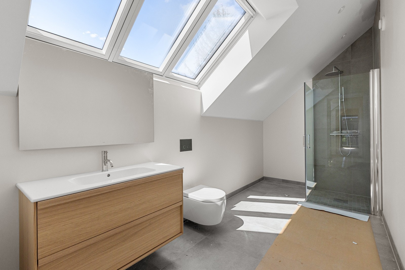 Boligen får delikate bad med moderne uttrykk Galleribilde