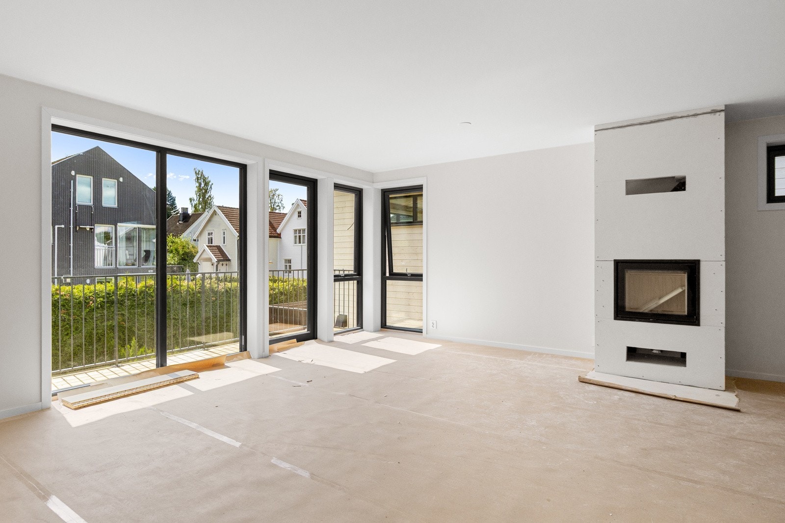 Stuen i andre etasje blir lys og luftig med gode innredningsmuligheter for både sofagruppe og spisebord Galleribilde