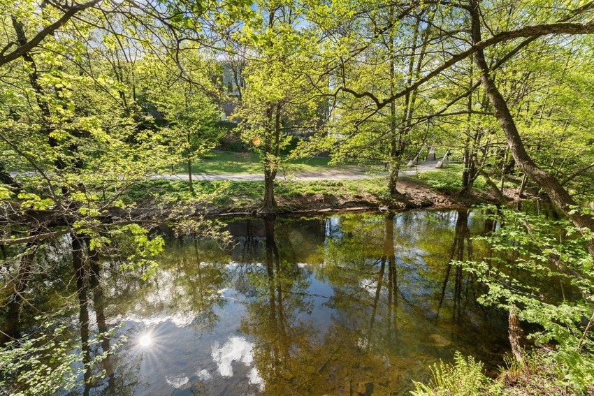 Idyllisk og tilbaketrukket beliggenhet ved Akerselva. Galleribilde