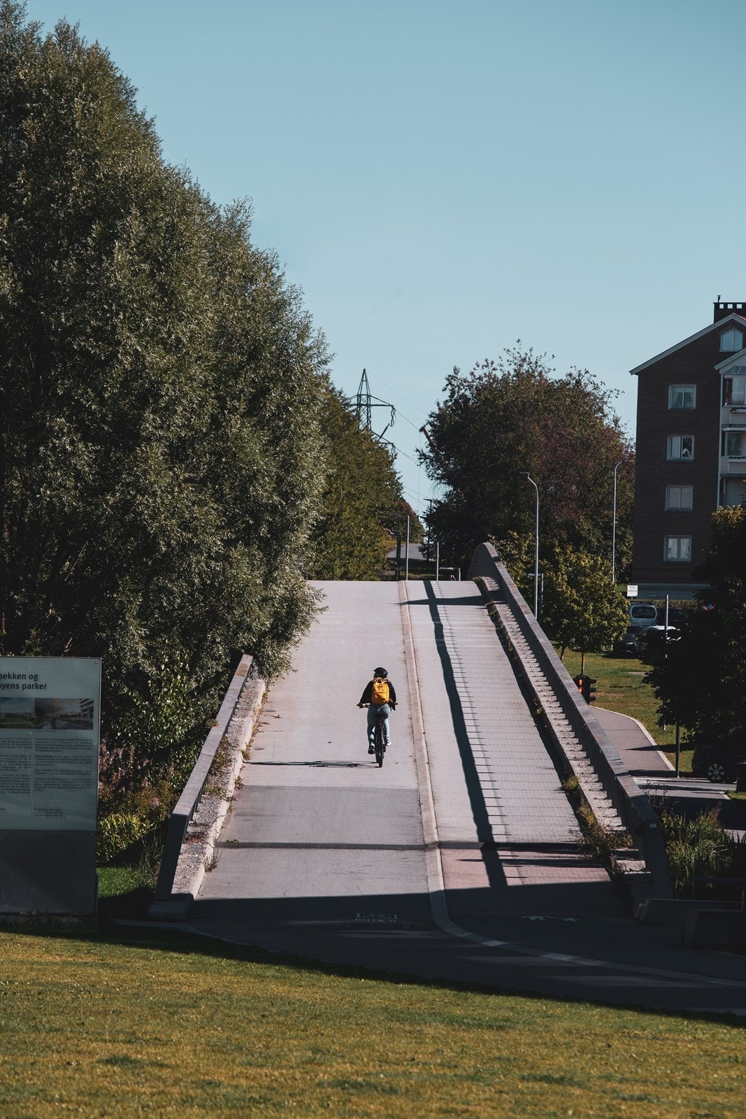 Tur- og sykkelvei mot sentrum fra Groruddalen, Grefsenkollen og Østmarka passerer like utenfor. Galleribilde