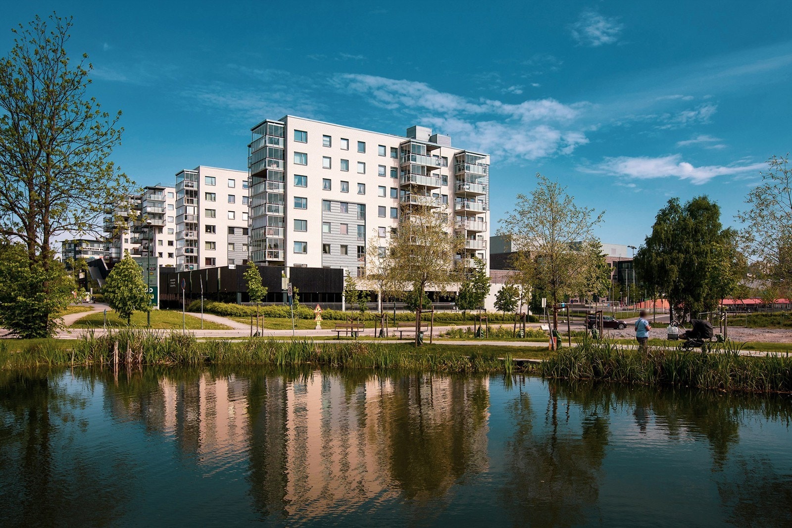 Servicetilbud med blant annet Kiwi beliggende i Grenseveien, øvrige forretningstilbud på Hasle Torg hvor du også finner treningssenteret Sats. Galleribilde