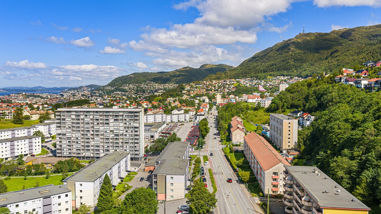 Landås byr på flotte turmuligheter med nærhet til Ulriken, Landåsfjellet og Tveitevannet perfekt for både trening og friluftsliv. Galleribilde