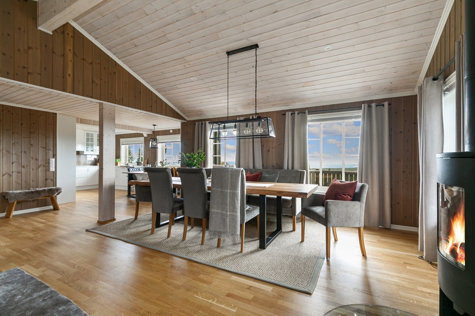 Fra stuen er det videre utgang til terrasse. Galleribilde