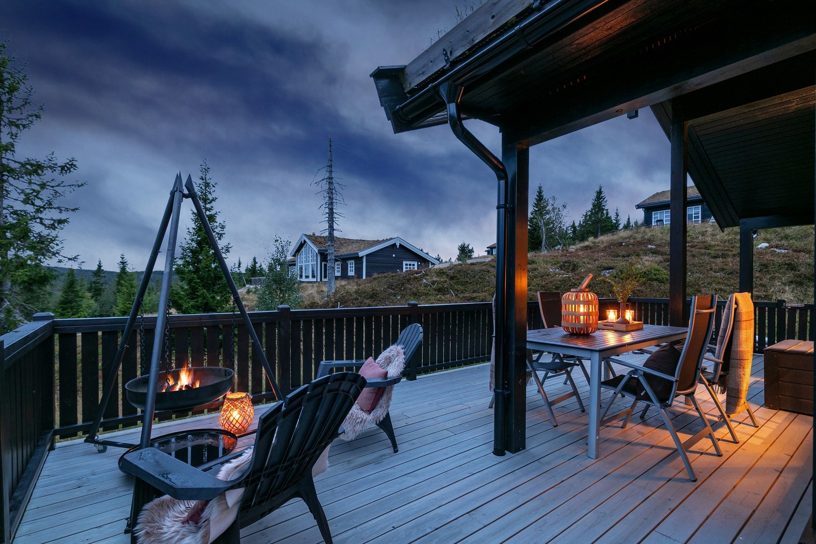 Her ligger alt til rette for at kvelder kan nytes i de fine omgivelsene. Galleribilde